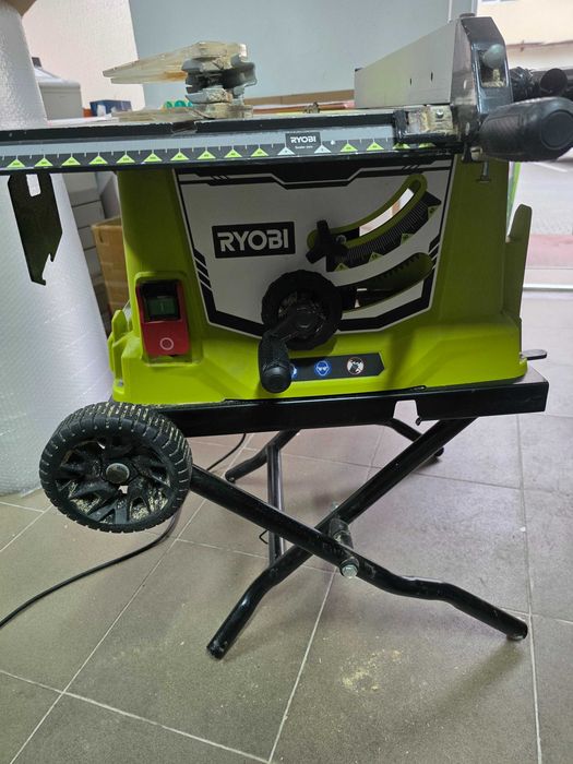 Fierastrau circular de masa Ryobi RTS1800EF-G