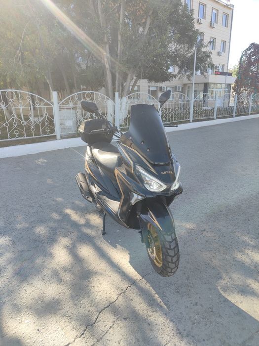 Скутер, мопед продается