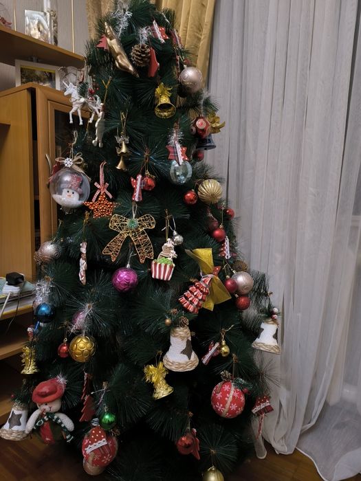 Елка новогодняя без игрушек