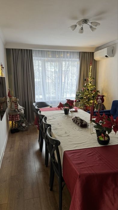 Стол из натурального дерева