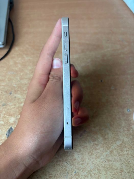 Продам айфон 12 IPhone 12