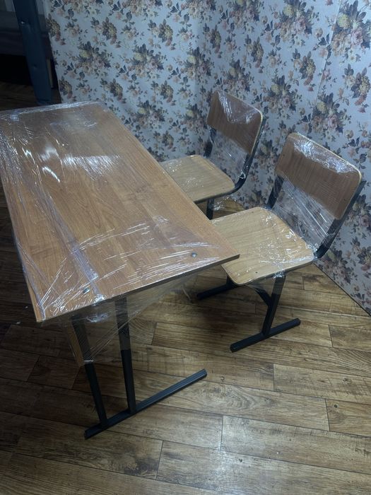 Продам парту со стульями