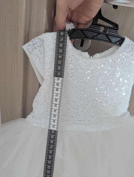 Rochie alba eleganta potrivita până la 2 ani