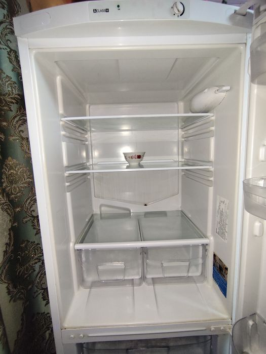 Срочно! Продам холодильник INDESIT!