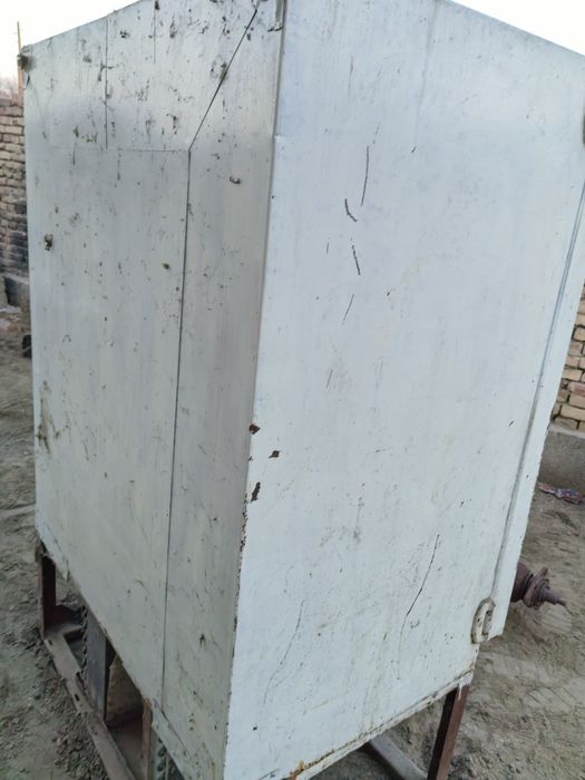 Холодильник сотилади