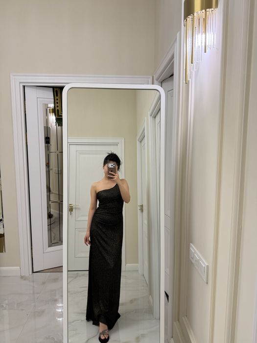 Элегантное чёрное платье размер S.