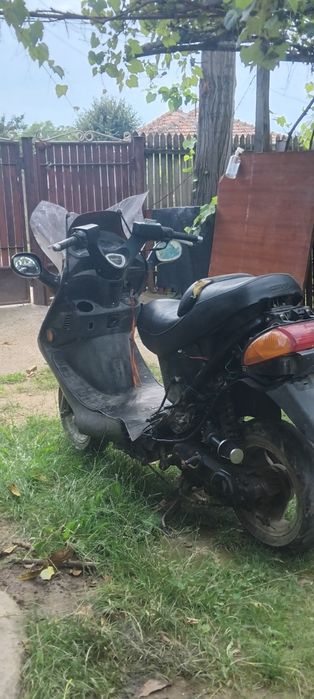 scuter kymco dink 49cc SCUTERUL ESTE VOPSIT POZELE SUNT INAINTE DE VOPSITERE ofer video cu scuterul acum