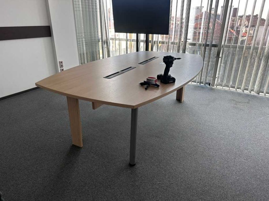 Висок клас заседателна маса – 230×140×75 см