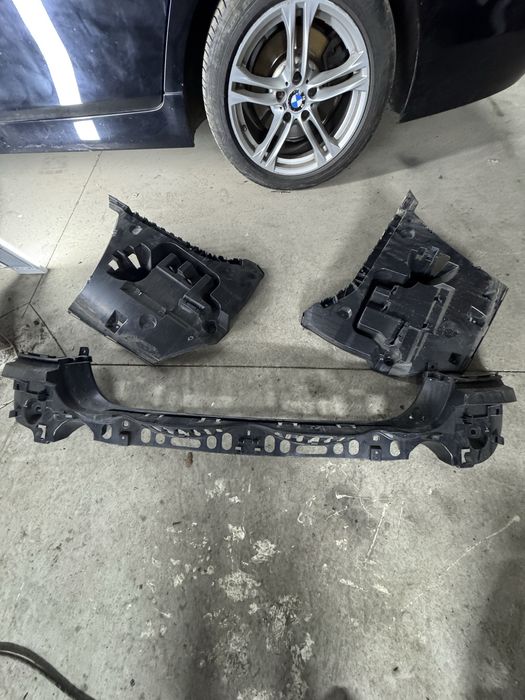 Задна броня за BMW F10 с основите и държачи за нея