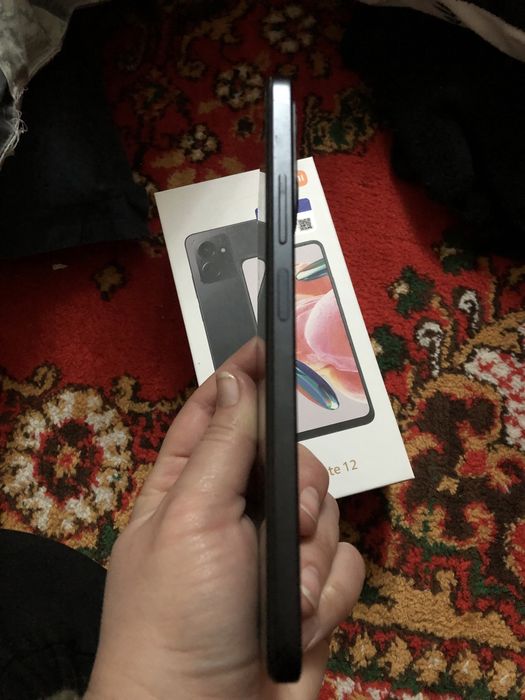 Продается телефон