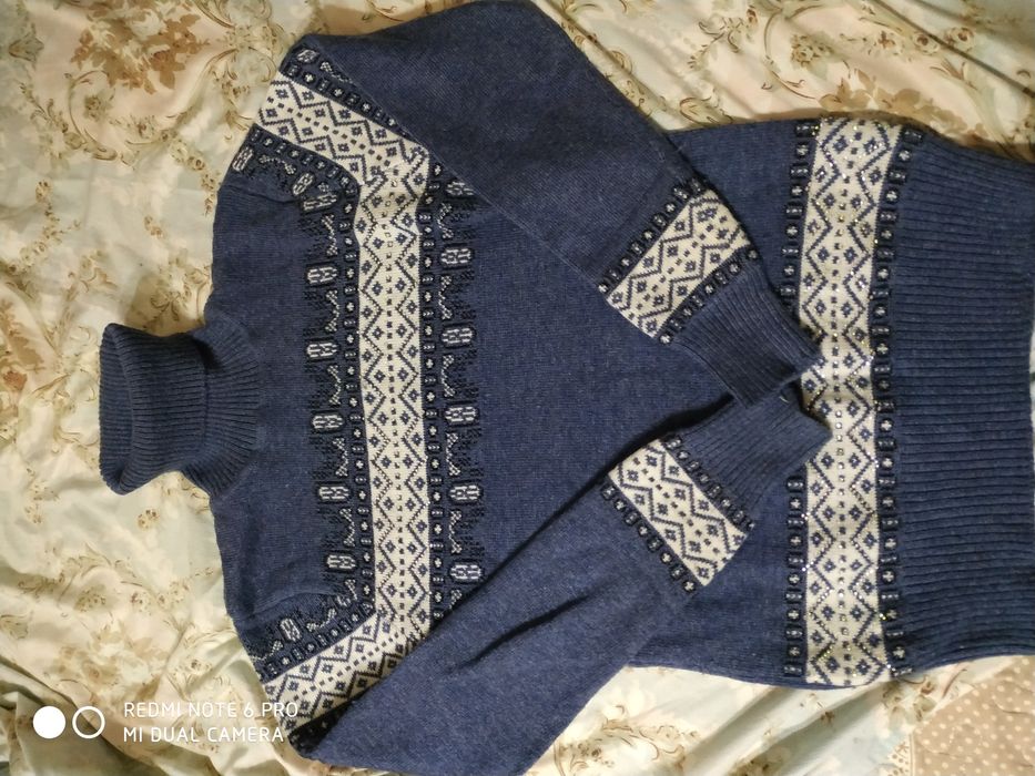 Теплые зимние кофты в отличном состоянии.