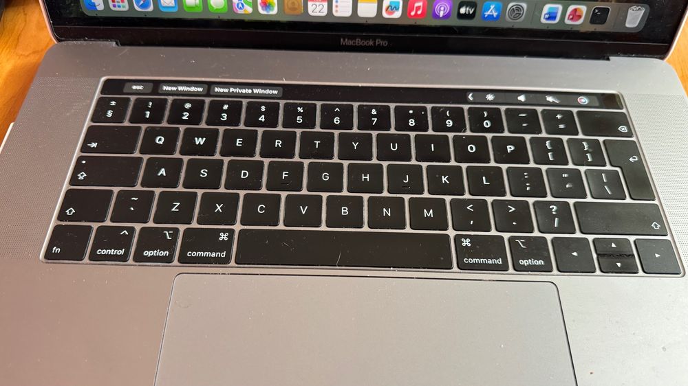 MacBook Pro 15” Retina / i9 / 16GB / 512GB / Отлично състояние.