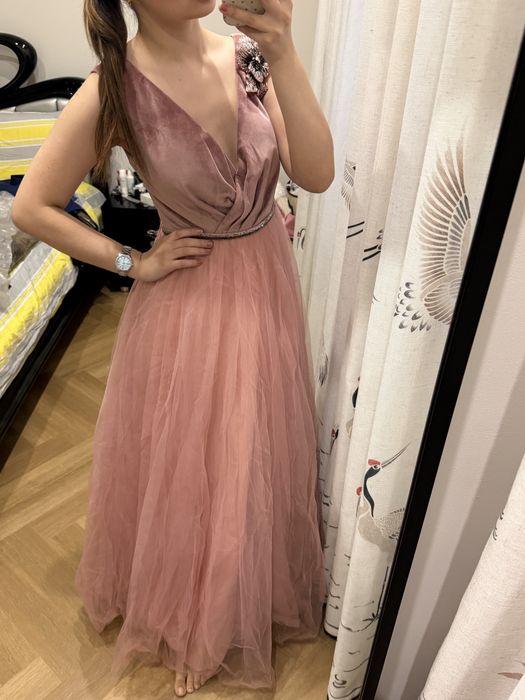 Розовое вечернее платье