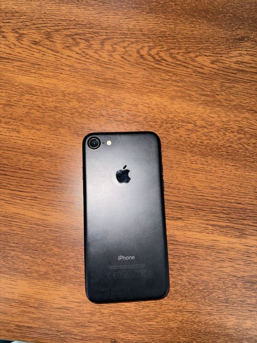 Продам айфон 7 32 гб памяти