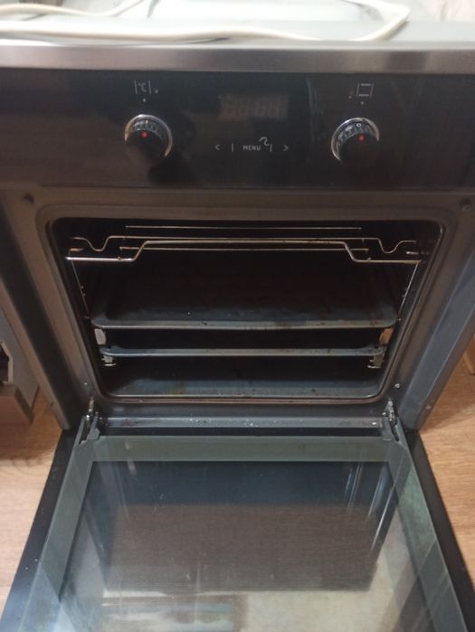 В продаже духовка
