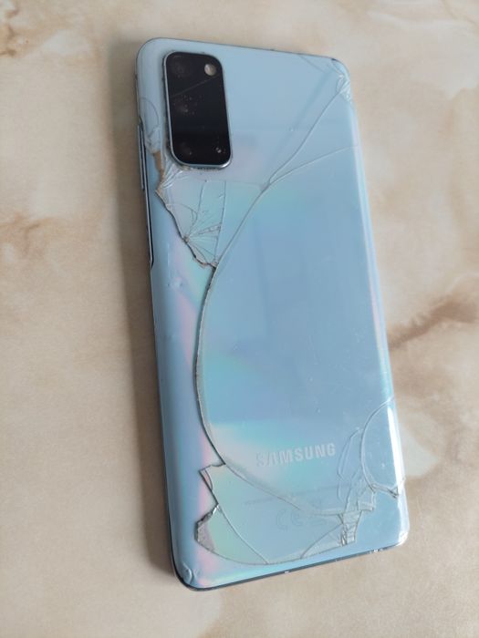 [S20] Vând Samsung Galaxy S20 [spart] [pentru piese] //poze reale