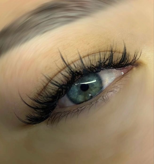 Наращивание ресниц 7000 тг.