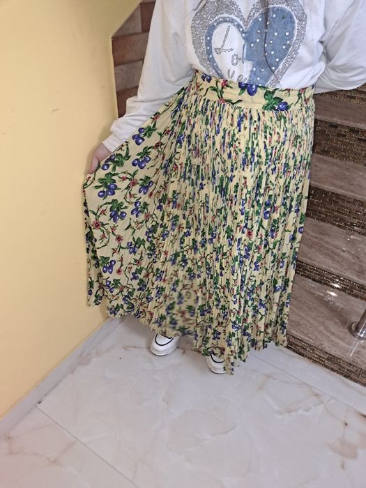 Vand fuste de anul nou traditionale am si de copii  sunt toate culorie