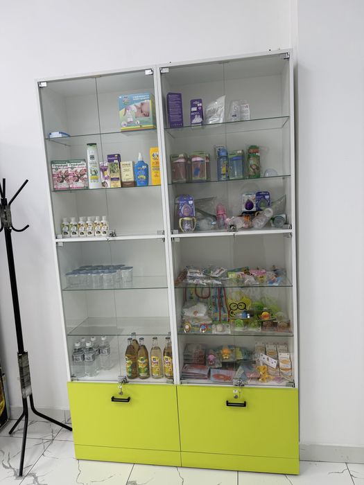 Витринные шкафы для аптеки