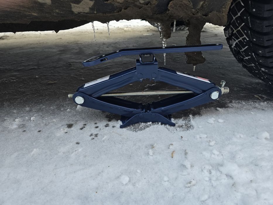 Продам домкрат 2 тонны