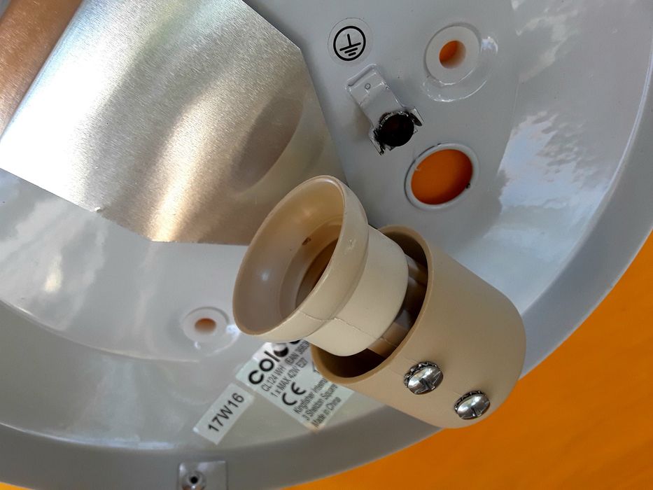 4 Bucăți plafoniere din metal cu sticla diametrul 26 Cm NOI - 95 Lei