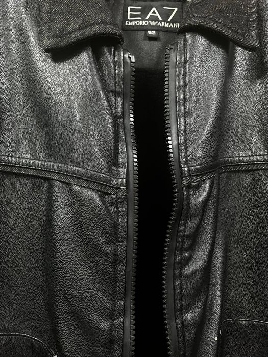 Продаётся мужская зимняя куртка Armani оригинал