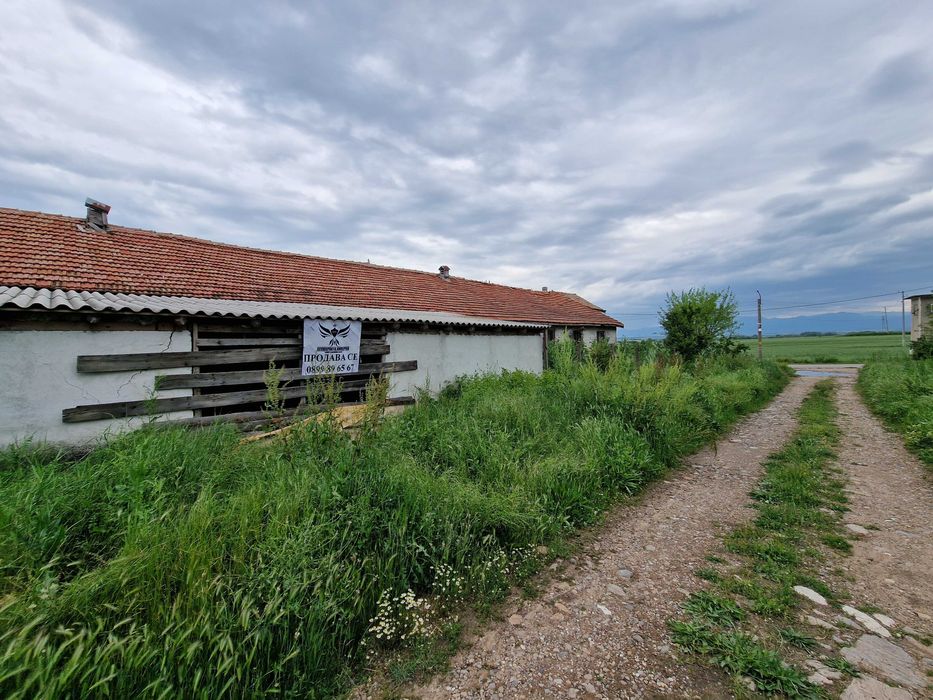 Продавам склад/селскостопански сгради 530РЗП в имот 3500кв с.Богданица