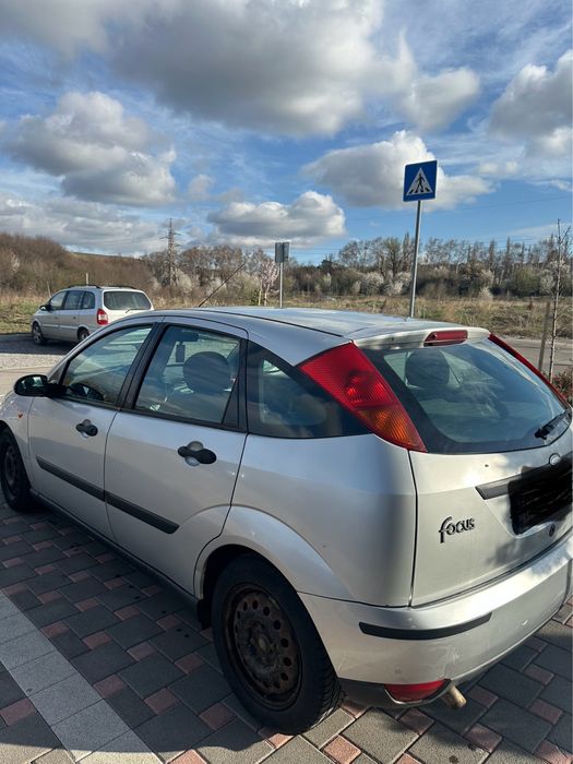 Ford Focus хечбек 2001 година