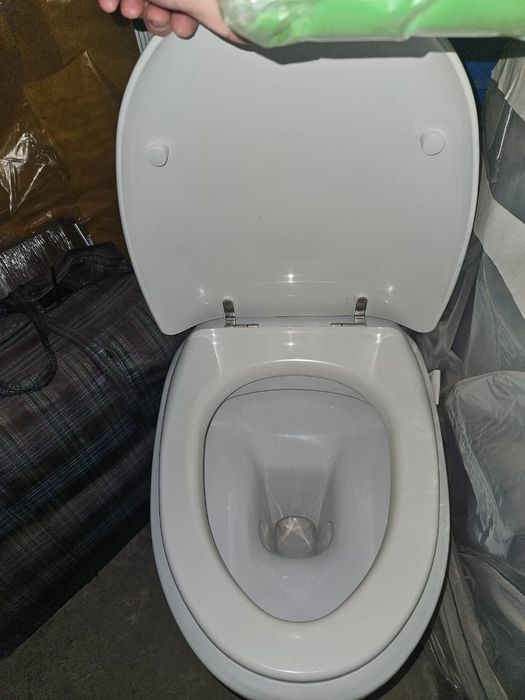 Продаются унитазы