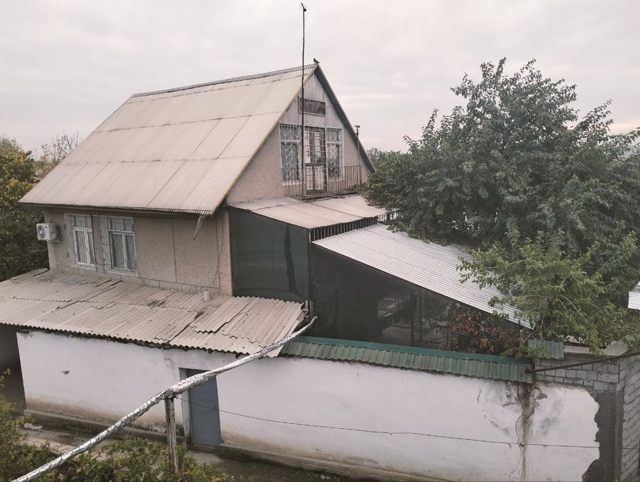 Uy sotiladi 2 qavatli