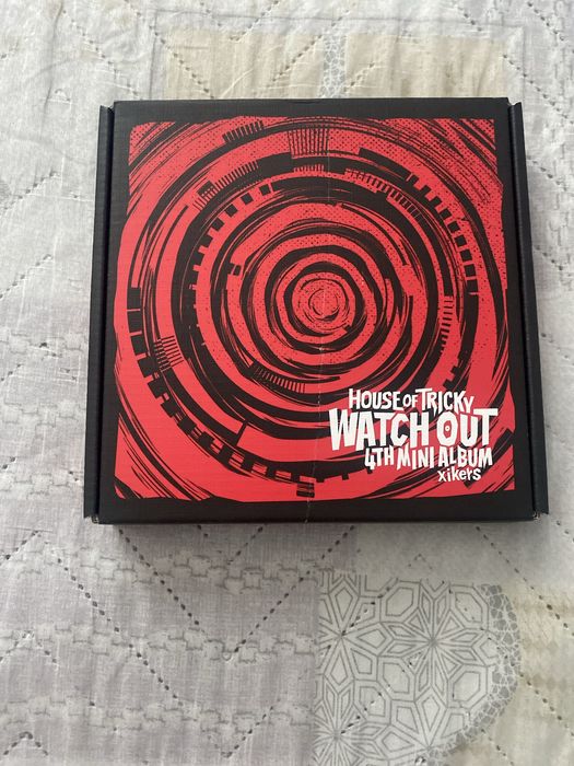 Продавам kpop албум Watch out на групата Xikers