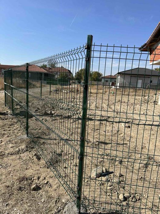 Изграждане на Огради с Метално Пано