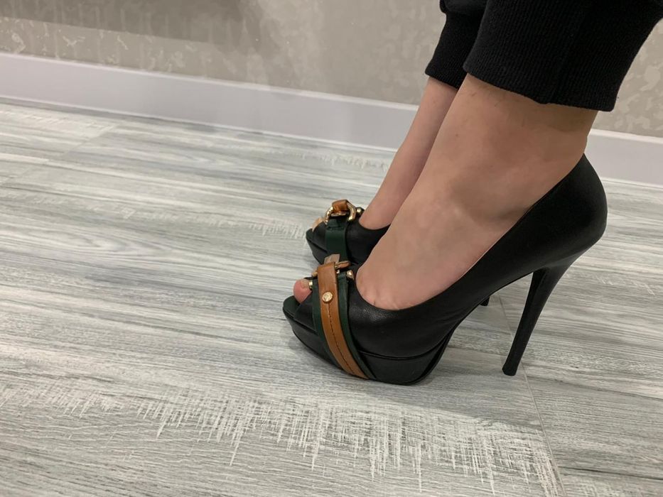 Кросовки новые 37 р за 5500