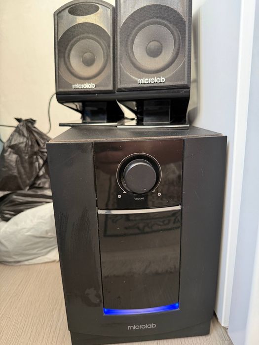 Продам сабвуфер с двумя колонками Microlab M-800