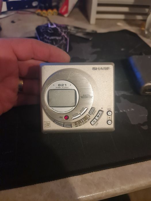 Sharp 821   24 bit Mini Disc player
