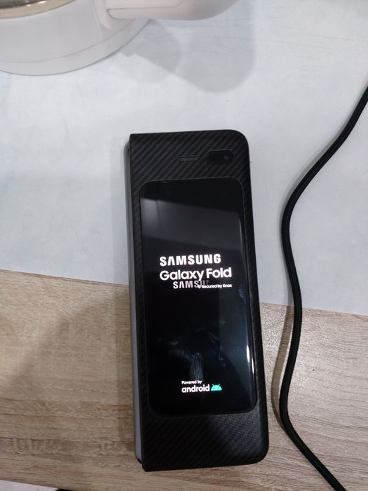 Galaxy z fold первая