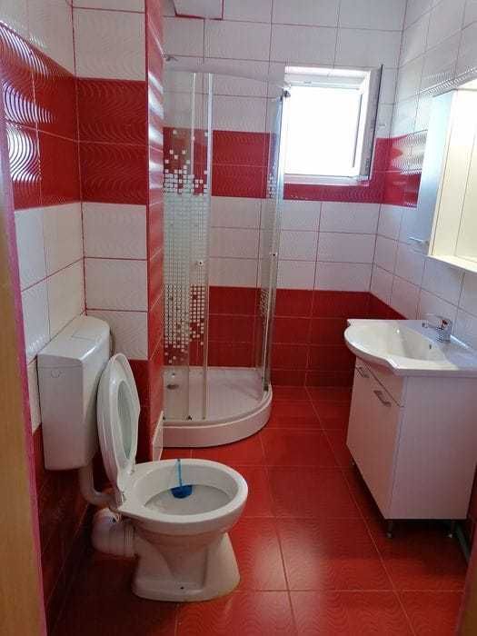 Închiriez garsoniera