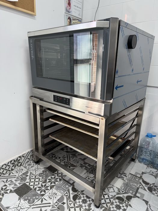 Cuptor YESOVENS digital patiserie si panificatie ca NOU  4 tavi