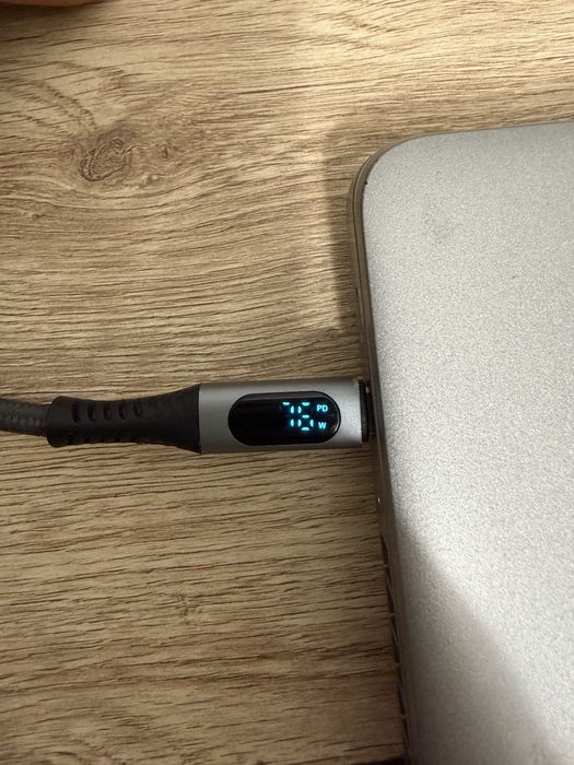 Cablu de date si alimentare USB-C  cu ecran - 240W - 8K - 40 Gbp - 1m