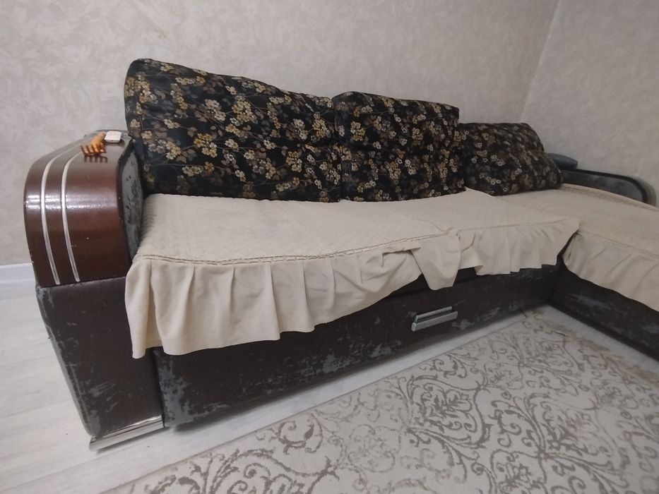 Мягкий уголок б/у диван