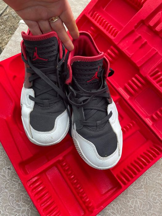 Детски оригинални маратонки  като нови 38 номер