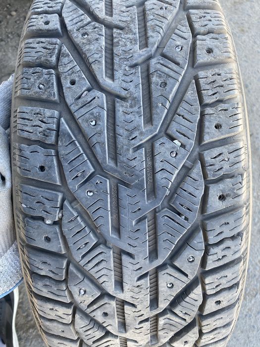 Продам зимни сербия маде бу нормалном состаяние