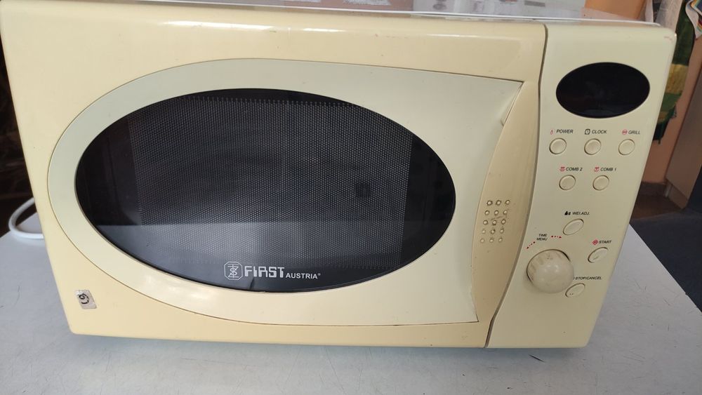 Микровълнова печка с грил FIRST