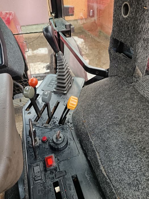 Vând tractor case 5140 în stare de funcționare