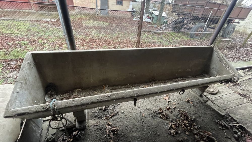 Valau/ Iesle din beton de vanzare