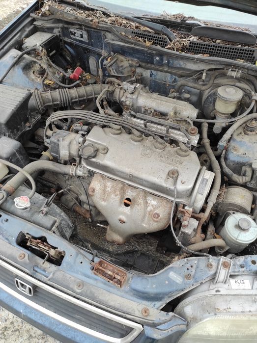Продавам на части HONDA CIVIC 1.6 i
