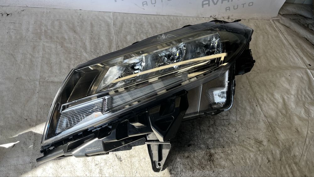 Ляв и десен фар Suzuki Vitara 3 Facelift 2018-2024