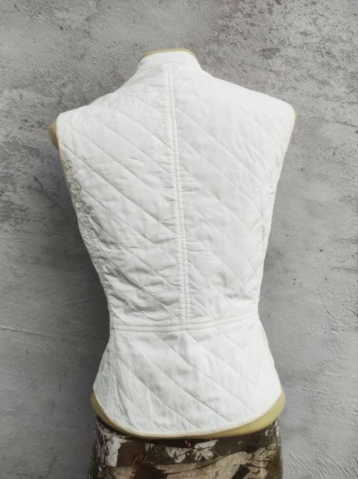 Vesta primavara alba dama Stefanel S M fermoar si capse