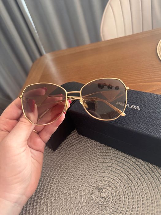 Оригинални слънчеви очила Prada
