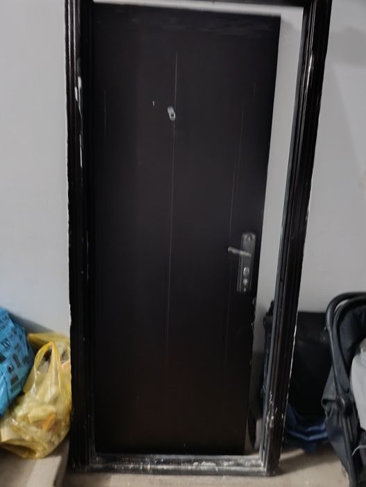 Продам входную дверь